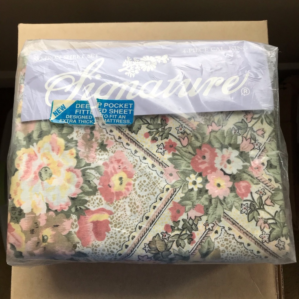 Signature Cal King 4 Piece Sheet Set Floral Deep Pocket Cotton Blend Sealed NEW